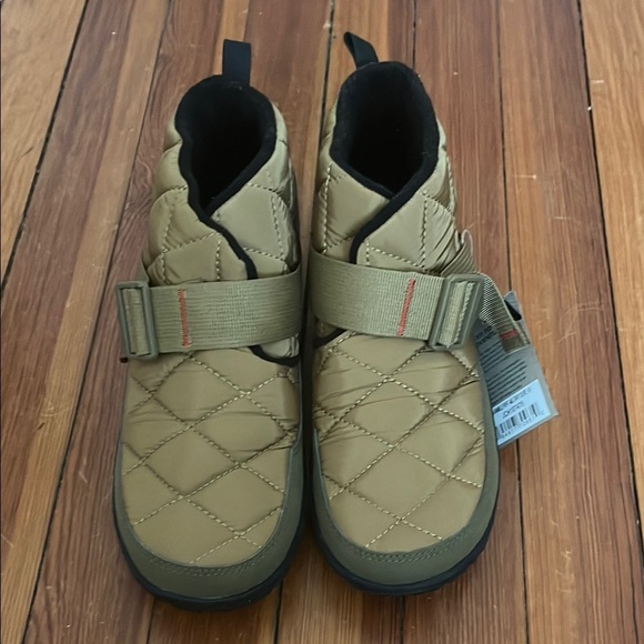 NWT Chaco Quilted Ramble Puff Shoes Military Olive Sz 9 - Picture 1 of 9